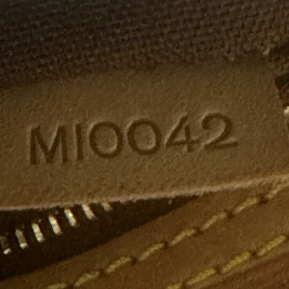 Louis Vuitton Monogram Shoulder Bag - Picture 9 of 11